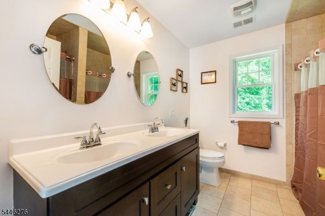 8 Spruce Dr, Green Twp., NJ 07821