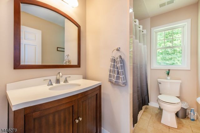 8 Spruce Dr, Green Twp., NJ 07821