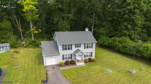 8 Spruce Dr, Green Twp., NJ 07821