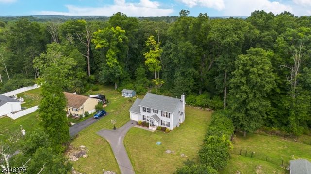 8 Spruce Dr, Green Twp., NJ 07821
