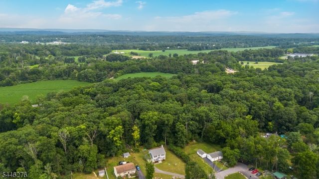 8 Spruce Dr, Green Twp., NJ 07821