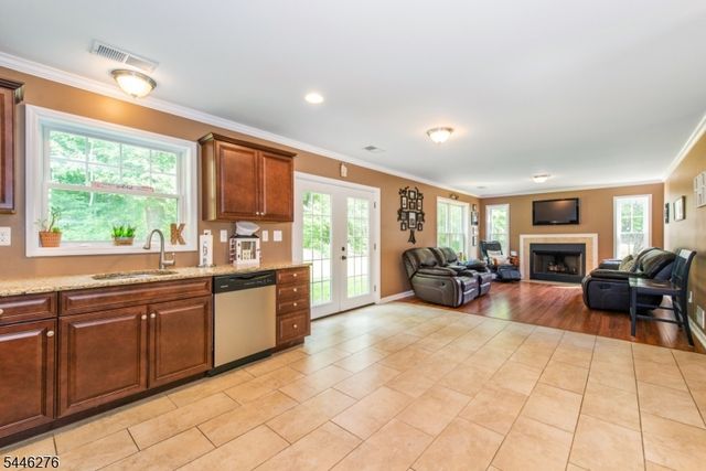 8 Spruce Dr, Green Twp., NJ 07821