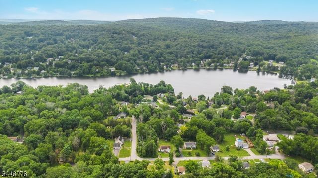 8 Spruce Dr, Green Twp., NJ 07821