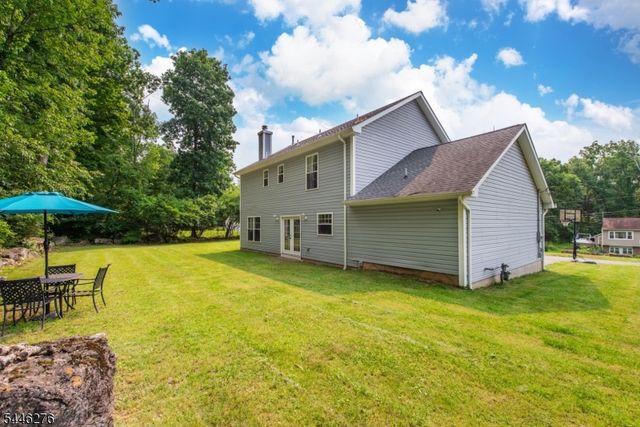 8 Spruce Dr, Green Twp., NJ 07821