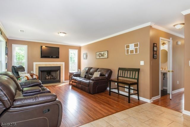 8 Spruce Dr, Green Twp., NJ 07821