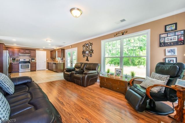 8 Spruce Dr, Green Twp., NJ 07821