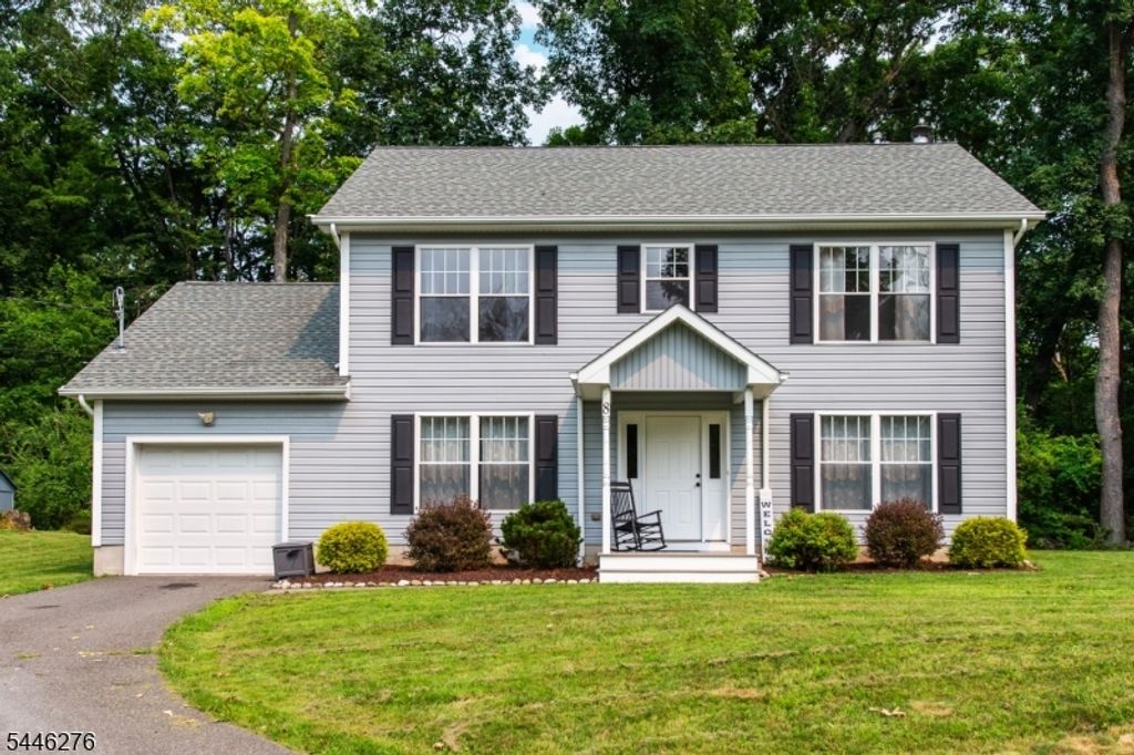 8 Spruce Dr, Green Twp., NJ 07821
