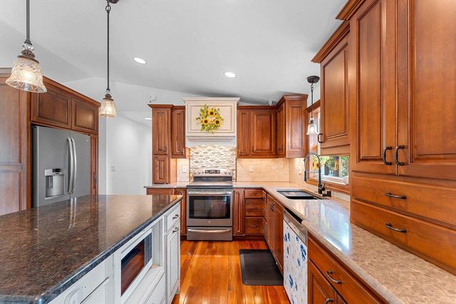 2542 RIVERVIEW DRIVE, Green Bay, WI 54313
