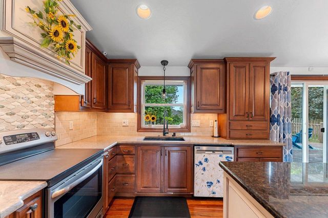 2542 RIVERVIEW DRIVE, Green Bay, WI 54313