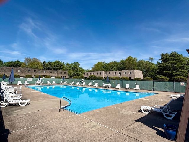 119 Beekman Dr 119, Agawam, MA 01106