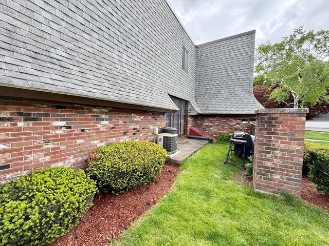 119 Beekman Dr 119, Agawam, MA 01106