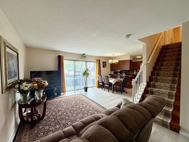 119 Beekman Dr 119, Agawam, MA 01106