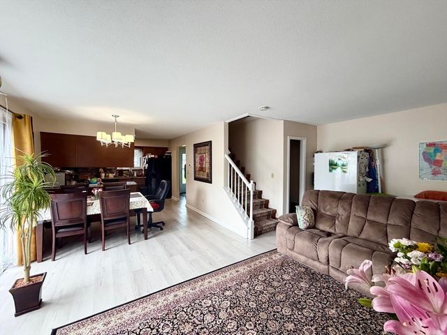 119 Beekman Dr 119, Agawam, MA 01106