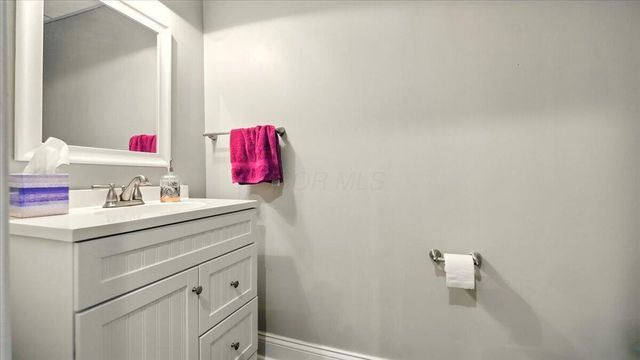 5025 Blackstone Edge Drive, New Albany, OH 43054