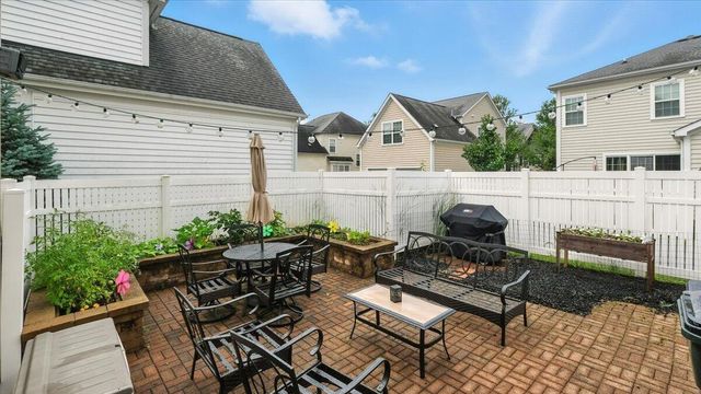 5025 Blackstone Edge Drive, New Albany, OH 43054