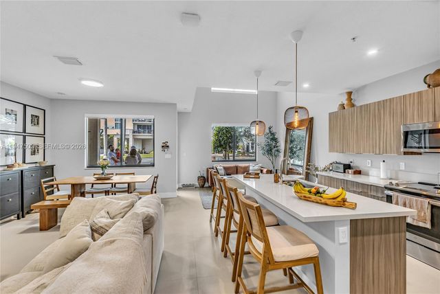 4725 NW 85th Ave 17, Doral, FL 33166