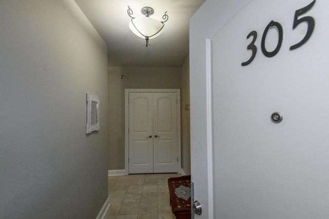 2912 N University DRIVE #305, Waukesha, WI 53188