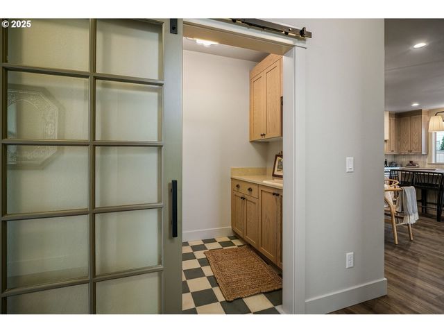 7541 Lennox Ln Ne, Keizer, OR 97303