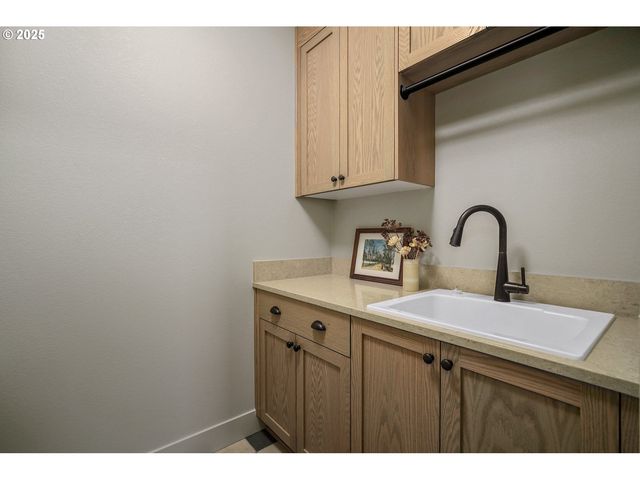 7541 Lennox Ln Ne, Keizer, OR 97303