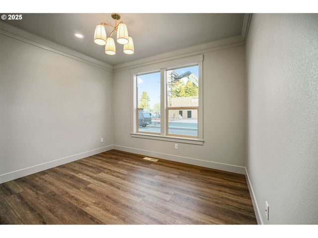 7541 Lennox Ln Ne, Keizer, OR 97303