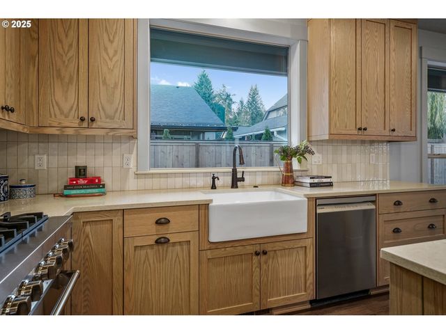 7541 Lennox Ln Ne, Keizer, OR 97303