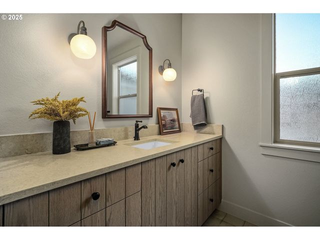 7541 Lennox Ln Ne, Keizer, OR 97303