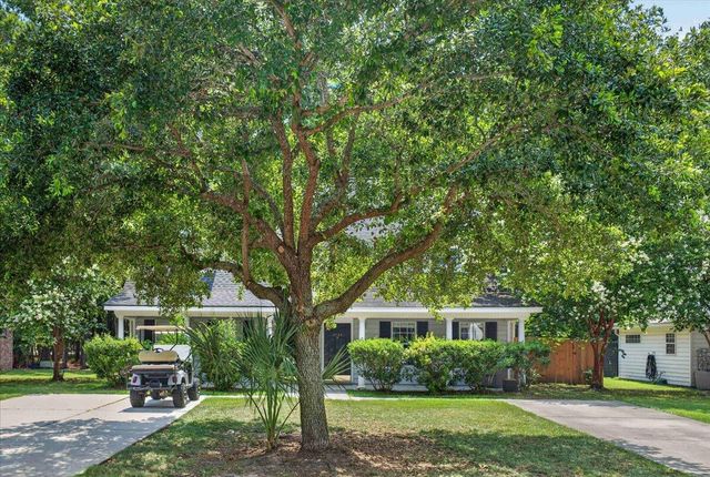 2140 Kings Gate Lane, Mount Pleasant, SC 29466