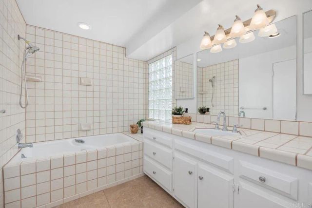 5942 Sagebrush Road, La Jolla, CA 92037