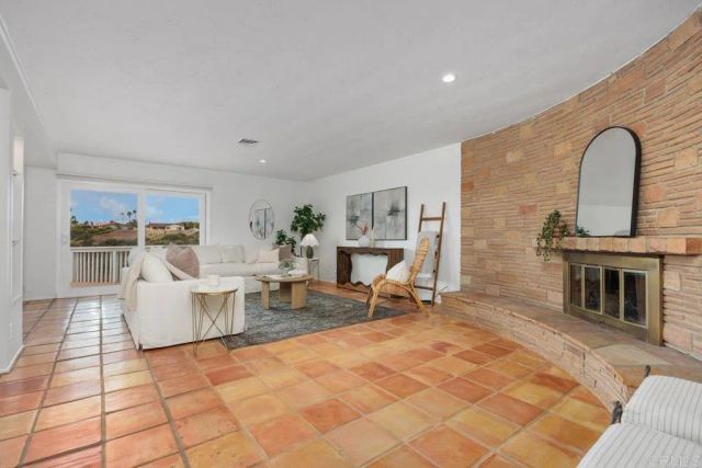 5942 Sagebrush Road, La Jolla, CA 92037