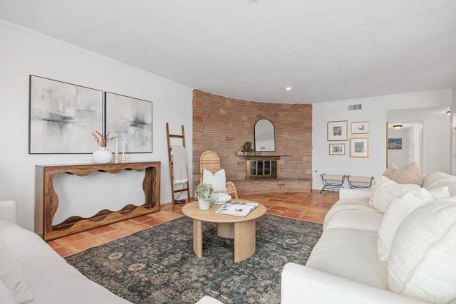 5942 Sagebrush Road, La Jolla, CA 92037