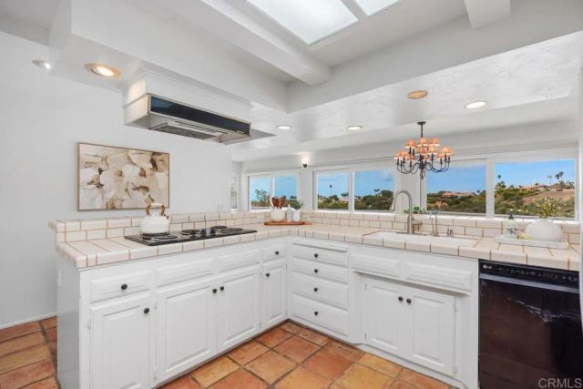 5942 Sagebrush Road, La Jolla, CA 92037