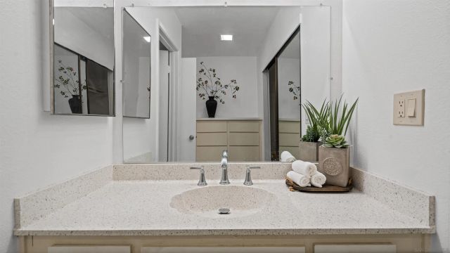 3234 Ashford St H, San Diego, CA 92111