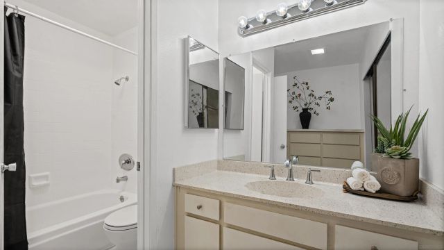 3234 Ashford St H, San Diego, CA 92111