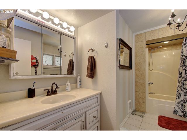 3713 Nw HAYES Rd, Woodland, WA 98674
