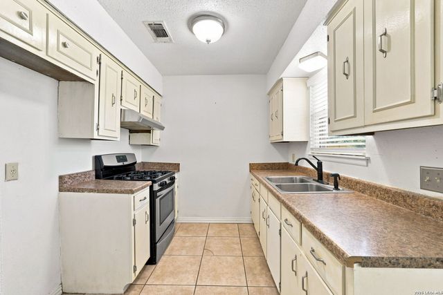 6715 YELLOW ROSE ST, Leon Valley, TX 78238
