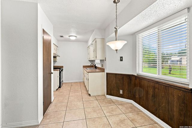 6715 YELLOW ROSE ST, Leon Valley, TX 78238