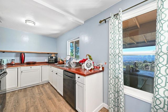 497 Mountain View Rd, El Cajon, CA 92021