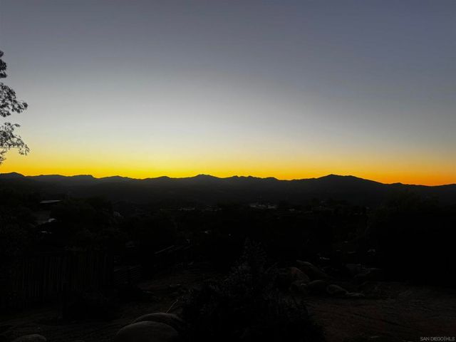 497 Mountain View Rd, El Cajon, CA 92021