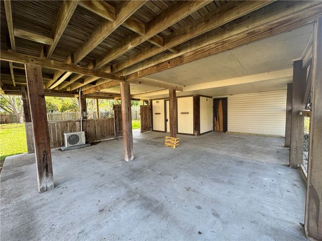 3805 Lynda Lee Dr, Corpus Christi, TX 78418