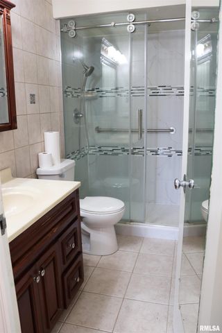 4444 N Knoxville Ave Apt 404, Peoria, IL 61614