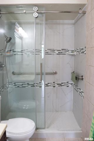 4444 N Knoxville Ave Apt 404, Peoria, IL 61614