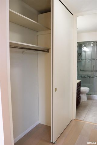 4444 N Knoxville Ave Apt 404, Peoria, IL 61614