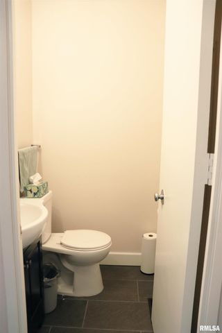 4444 N Knoxville Ave Apt 404, Peoria, IL 61614