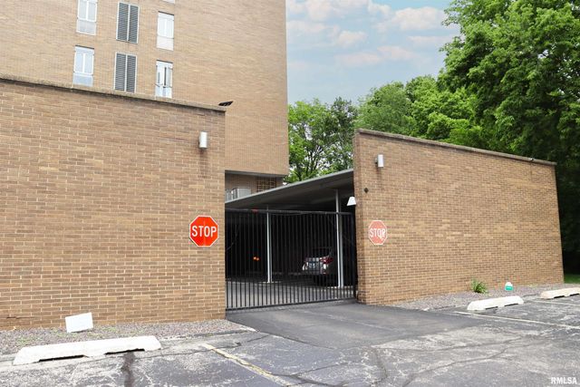 4444 N Knoxville Ave Apt 404, Peoria, IL 61614