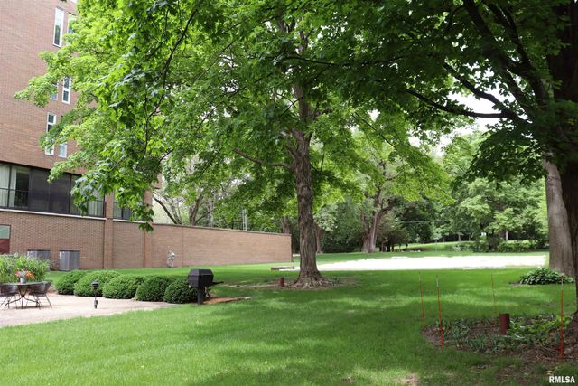 4444 N Knoxville Ave Apt 404, Peoria, IL 61614