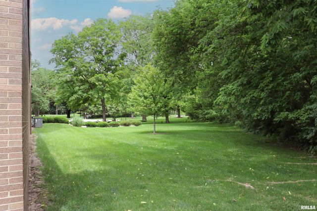 4444 N Knoxville Ave Apt 404, Peoria, IL 61614