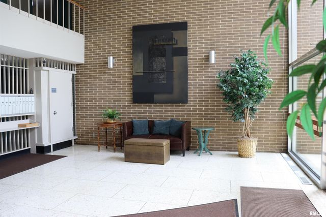 4444 N Knoxville Ave Apt 404, Peoria, IL 61614