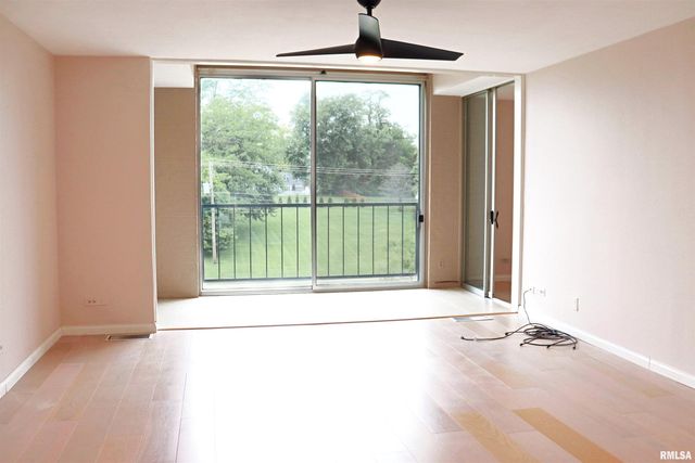 4444 N Knoxville Ave Apt 404, Peoria, IL 61614