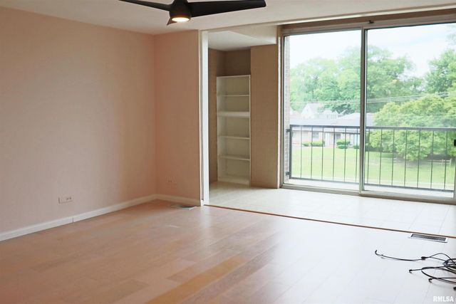 4444 N Knoxville Ave Apt 404, Peoria, IL 61614