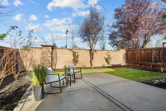 935 Campfire Cir, Rocklin, CA 95765